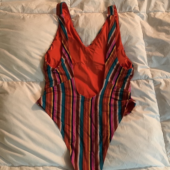 Xs one piece swimsuit - Picture 2 of 2
